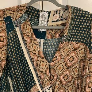 Long sleeve v neck too